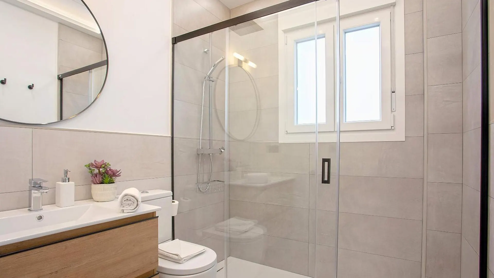 Genteel Home Teodosio Seville Apartment